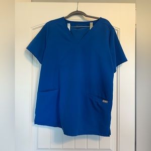 Figs scrubs medium petite bottoms large top